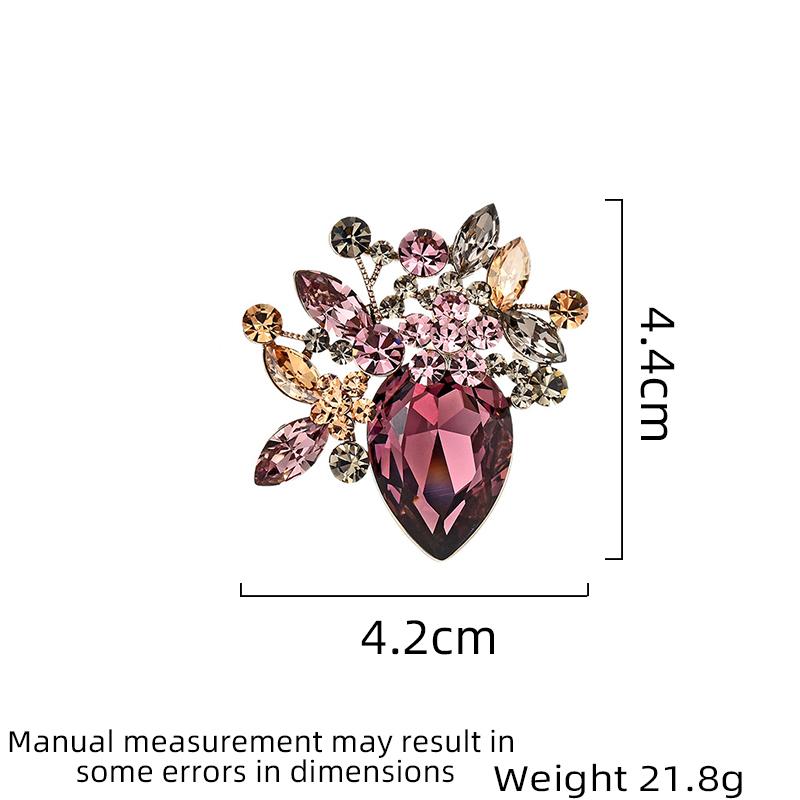 Ladies Light Luxury Design Elegant and Fashionable Flower Brooch Versatile and Unique Design Sense Birthday Party Gift