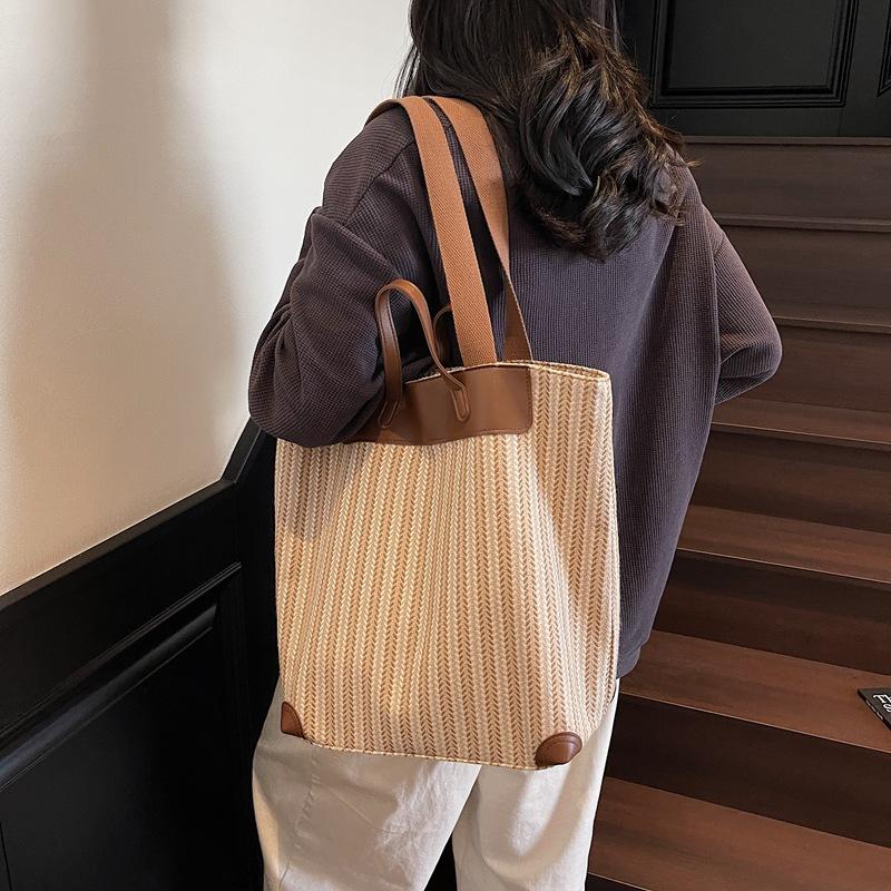 Retro Japanese foreign style hand bag women's bag 2025 new large-capacity casual shoulder bag commuter underarm tote bag
