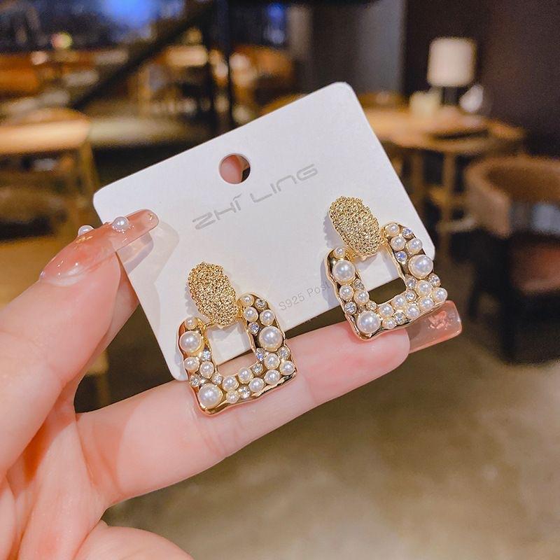 

Геометрия квадратная полностью кристалл искусственный жемчуг серьги-капли для женщин сладкий темперамент темперамент креативный ювелирный аксессуар