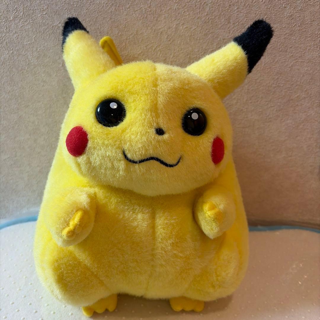 Pokemon early Pikachu stuffed toy (with zipper)