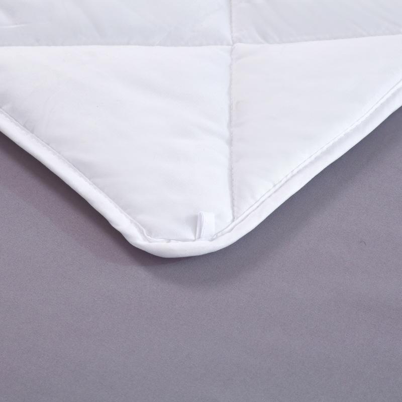 Hotel Summer Washable Pure White Cooling Quilt – Comfortable, Airy Feather Silk Core for Air Conditioning