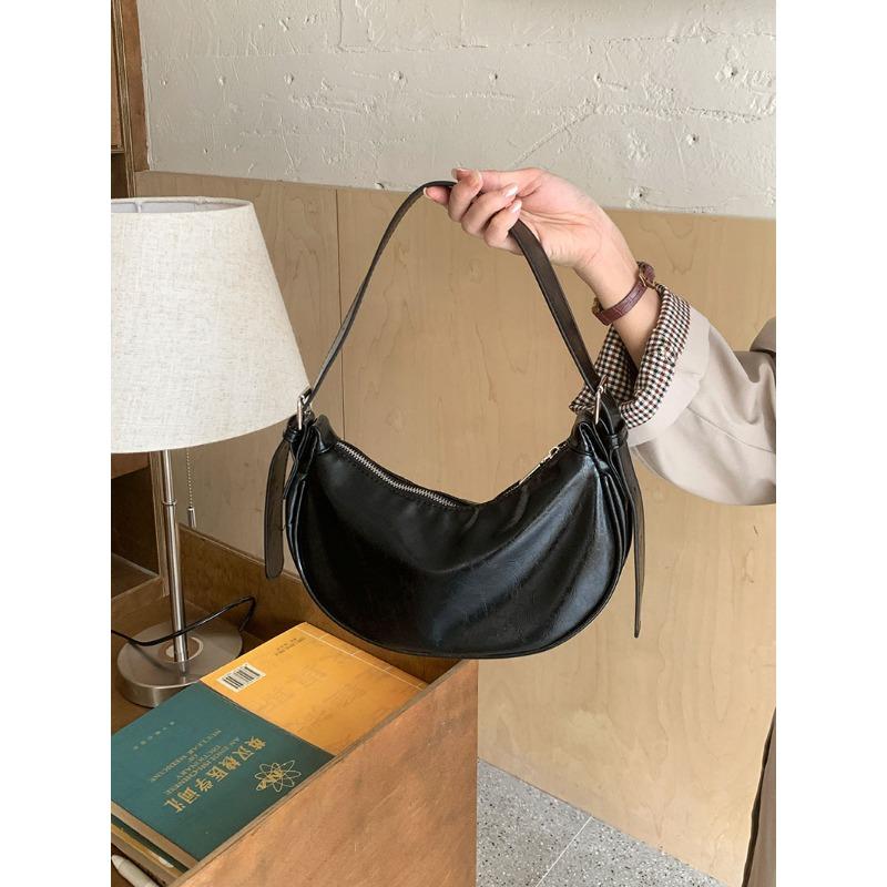 Niche design underarm bag women's autumn and winter new texture bag silver portable shoulder messenger bag