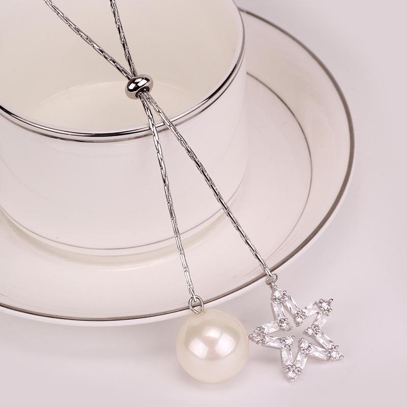 

Contemporary Alloy Star Pendant Necklace For Women With Romantic Golden Finish Brilliant Silver