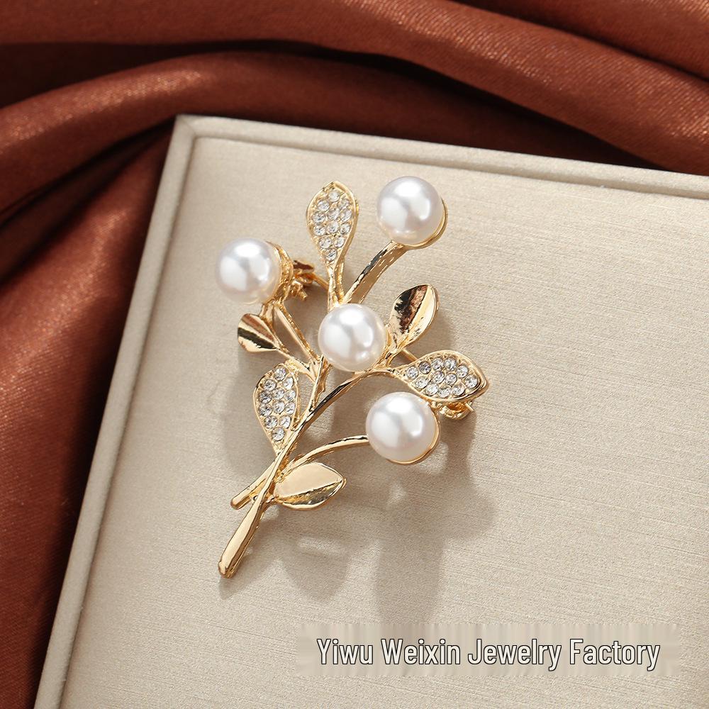 Elegant Multi-Pattern Light Luxury Brooch: High-End, Versatile Anti-Exposure Pin for Shirts