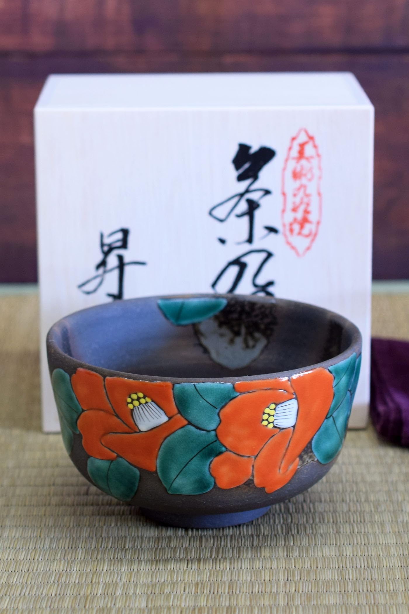 

Waza no Kura Stylish Ceramic Matcha Bowl, Kutani Ware, Camellia Design, High-Quality Brand, Made in Japan, Perfect for Tea Ceremony, Birthday Gift,