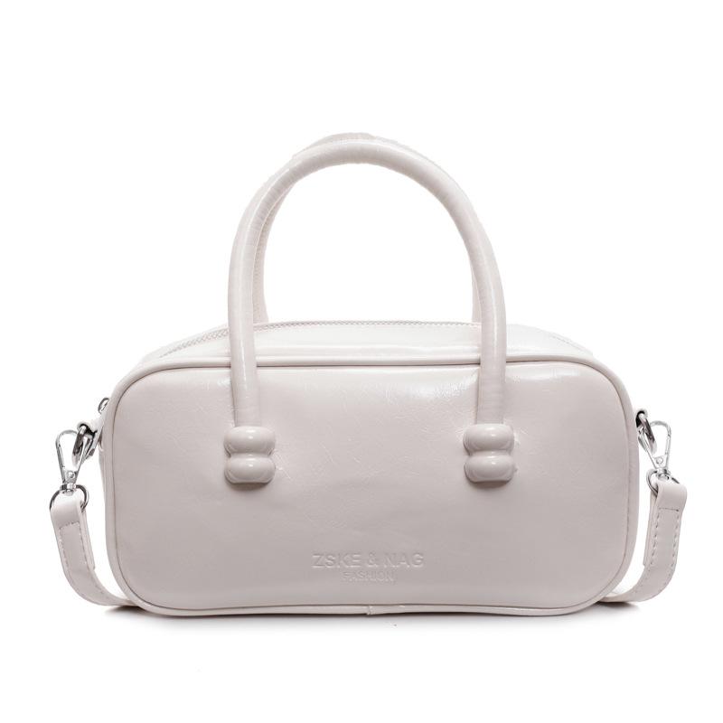 Super fire niche design bag female 2025 Chinese New Year French aunt wearing messenger bag exquisite portable small bag