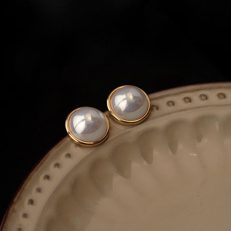 Elegant Retro Silver Pearl Stud Earrings - S925 Sterling