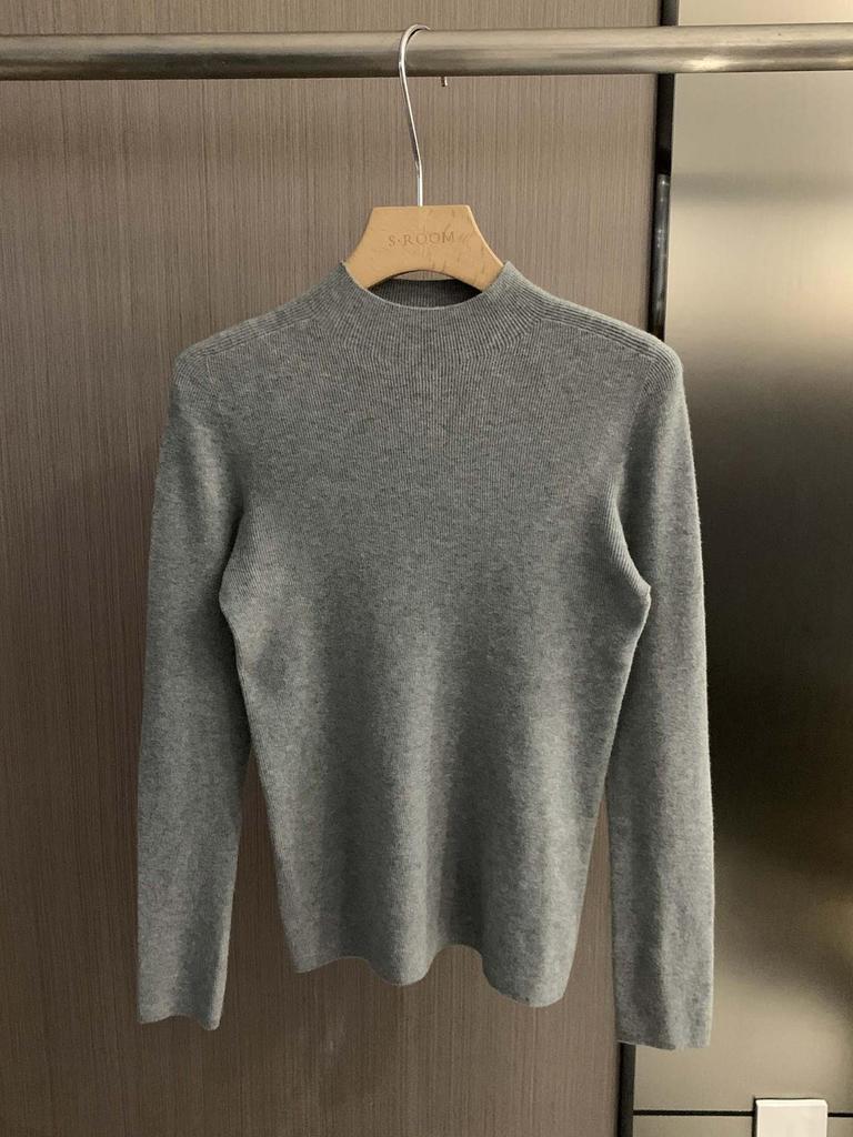 SROOM Bezešvé vlněné korejské tričko s polozvýšeným límcem a slim fit střihem