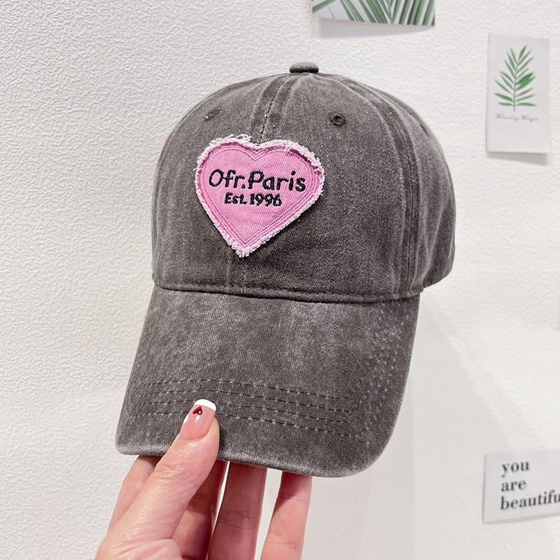 Embroidered Love Baseball Caps Neutral Truck Caps Breathable Adjustable Golf Sun Hats Ladies Summer Fashion Curved Edge Sun Hats Y2K Couple Sun Hats