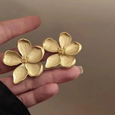 Flower Stud Earrings for Women Fashion Gold Color Earring Retro Metal Jewelry Temperament Female Party Accessories Gift Index Finger Ring