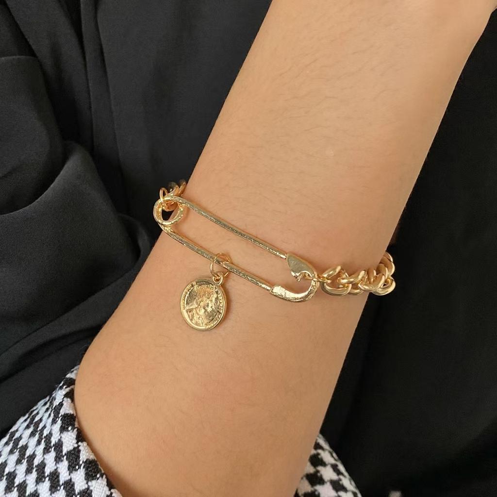 Korean version niche design micro-inlaid zircon geometric paperclip bracelet femininity simple high-end personalized jewelry