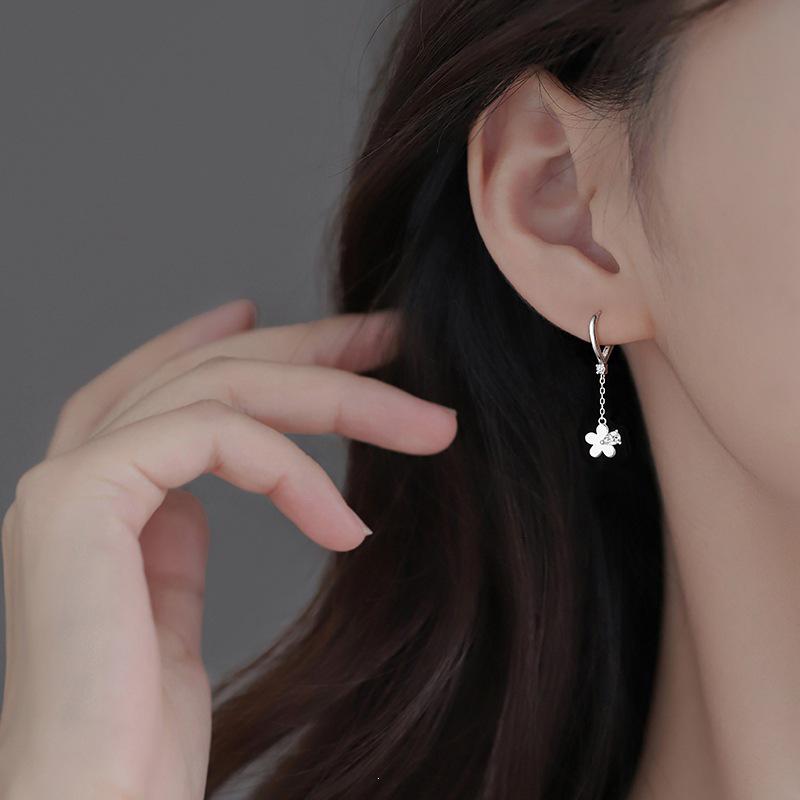 2022 New 925 Sterling Silver Flower Stud Earrings: Niche Design for Women, Light Luxury Summer Accessory