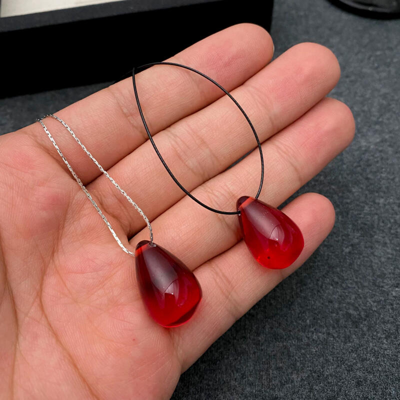 Vintage Red Resin Waterdrop Pendant Necklaces for Women Fashion Simplicity Leather Rope Collarbone Necklaces Jewelry Accessories