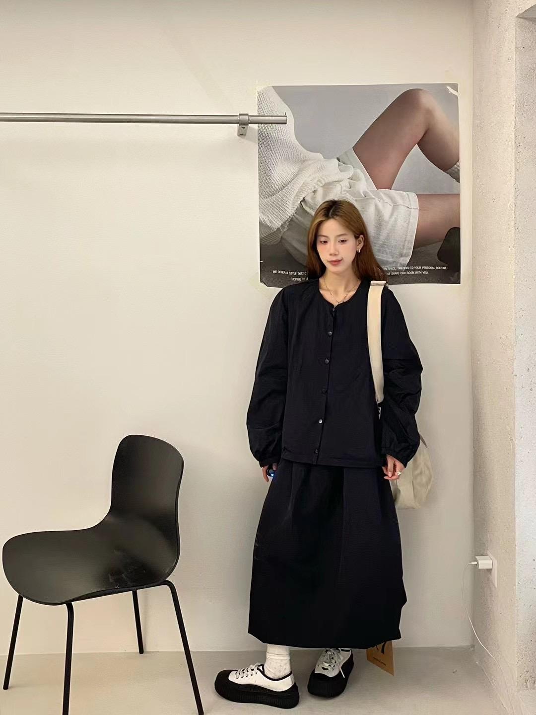 

Женский комплект двойка большого размера в корейском стиле: Свободный топ и полуюбка-бутон (Коллекция Весна/Лето) XL чёрный