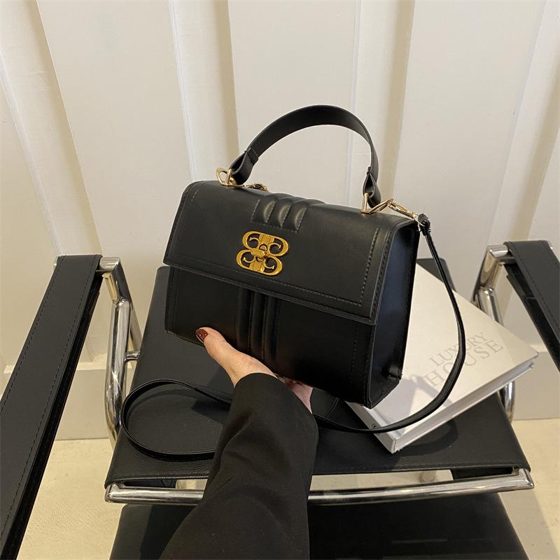 

Fashion temperament women s chain bag women s bag 2024 new commuter niche shoulder bag lock simple messenger women s bag чёрный