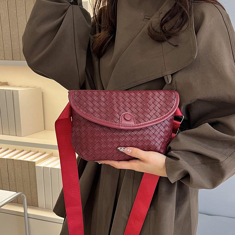 Fashion Shoulder Bag Women's New Summer Simple Casual Bag Texture Personalized Messenger Bag Breast Bag Women