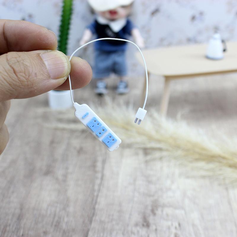1Pc Haushaltsgeräte Zubehör 1/12 Puppenhaus Buchse Mit Kabel Modell Puppen Haus Dekoration Kid Pretend Spielen Spielzeug