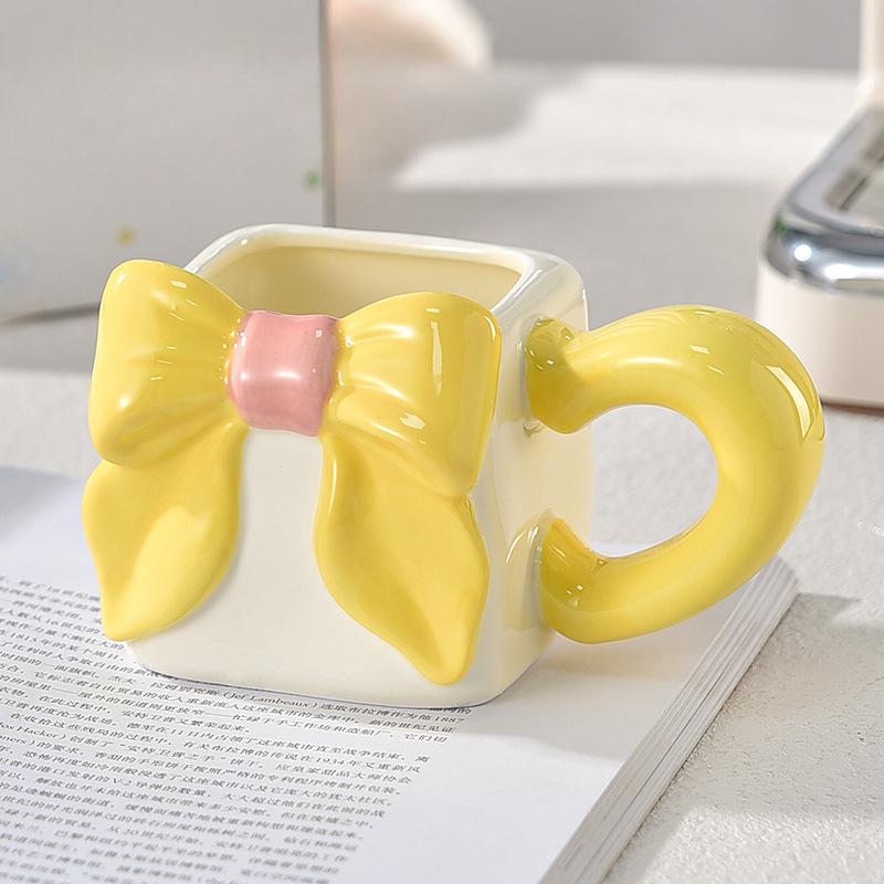 

Красивая квадратная чашка с бантиками и кружками для девочек, керамические кофейные чашки с ощущением высокого класса, легкая роскошь, высокое качество и изысканный внешний вид 350ml