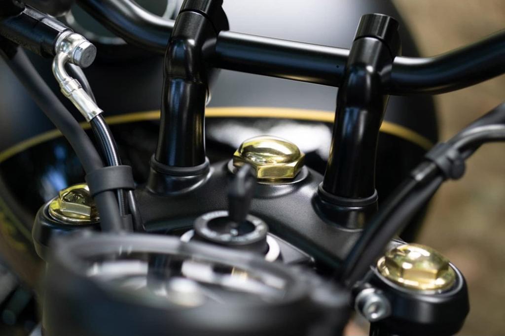 Motone MMU068 Stem Nut Street Twin, Street Scrambler, T100, T120, BOSS Brass,