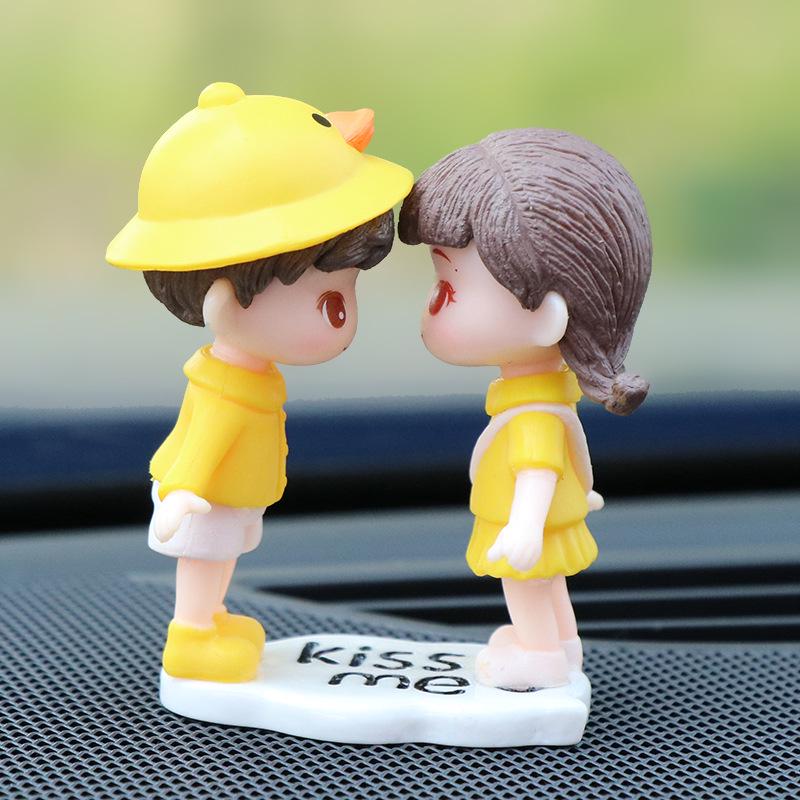 Cute Kissing Couple Dolls: Electric Car Interior Ornaments
