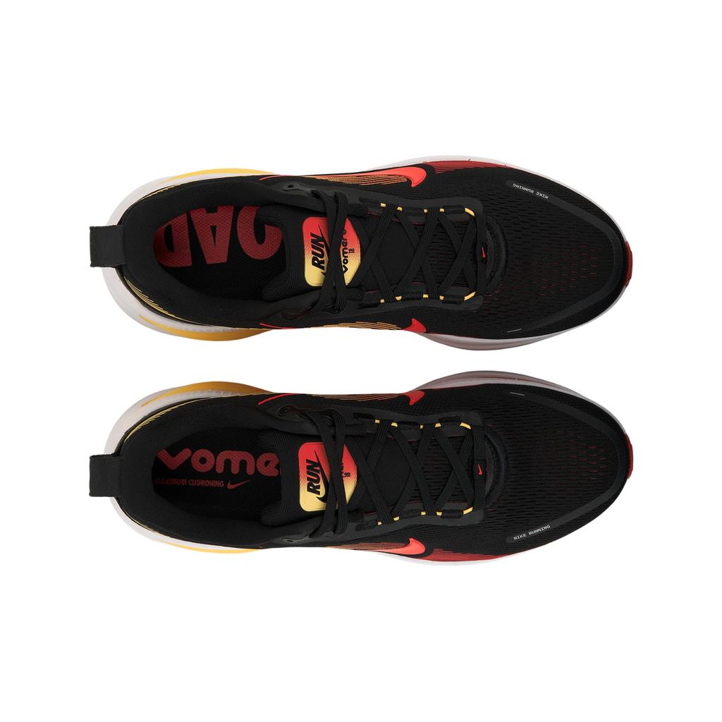 Nike Zapatillas Vomero 18 para hombre, color negro carmesí brillante, topacio carmesí claro y dorado, HM6803-016