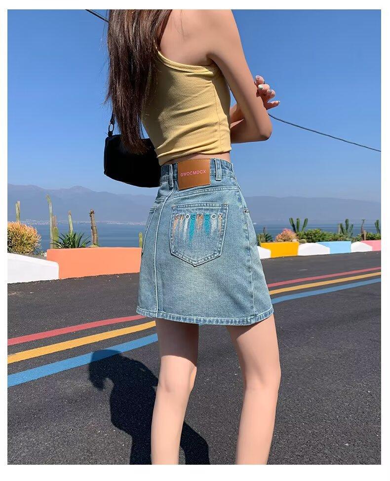 

2024 Summer Women s Nostalgic A-Line Denim Mini Skirt: Anti-Exposure, Slimming, Hip-Hugging Design with Lining XL