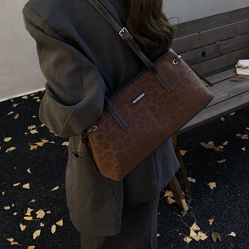 Large Capacity Leather Tote Bag Women Fashion Shoulder Bag Everyday Use Classic Design Handbag Work and Casual
