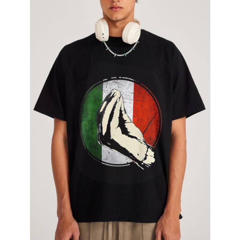Černé tričko s potiskem italské vlajky a gesta rukou pro volný čas