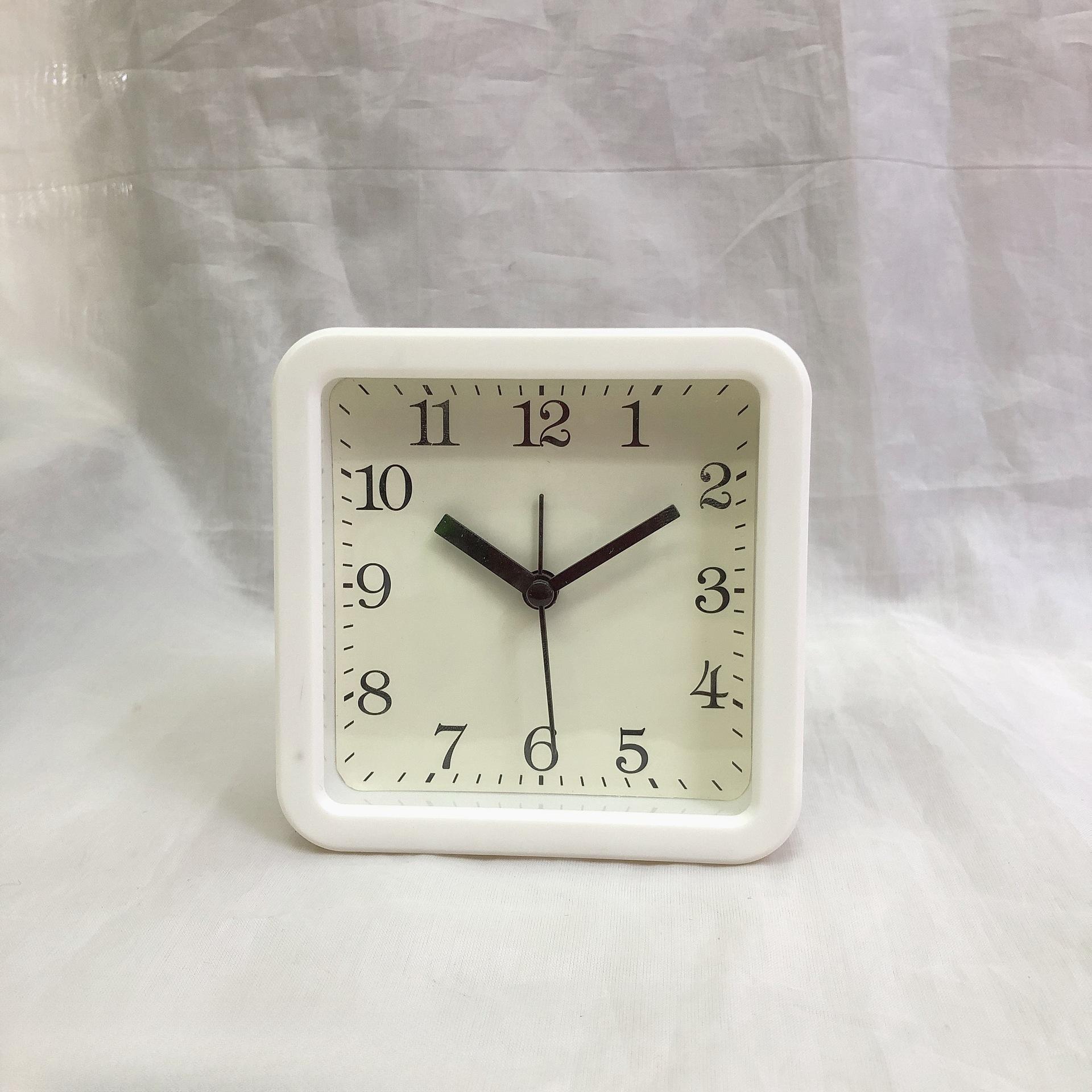 

Креативный четырехсторонний простой будильник мультяшный кварцевый многофункциональный пластиковый цифровой настольный будильник для спальни