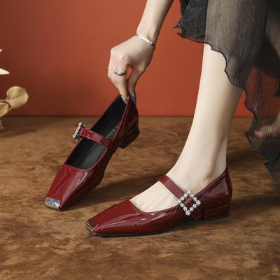 Mode Nieuwe Metalen Neus Lage Hak Patent Leer Mary Jane Schoenen Dames Rode T-Band Dikke Hak Franse Stijl Platte Schoenen
