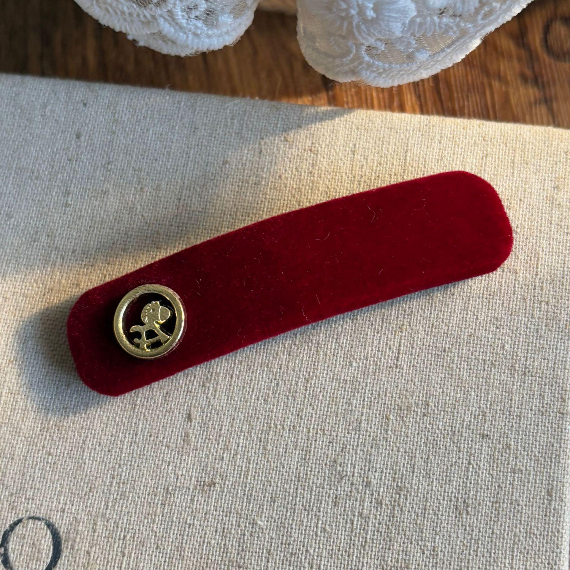 

Get Rich Quick! Red Series Gold Logo Horse Hair Clip - Sweet Side BB Clip