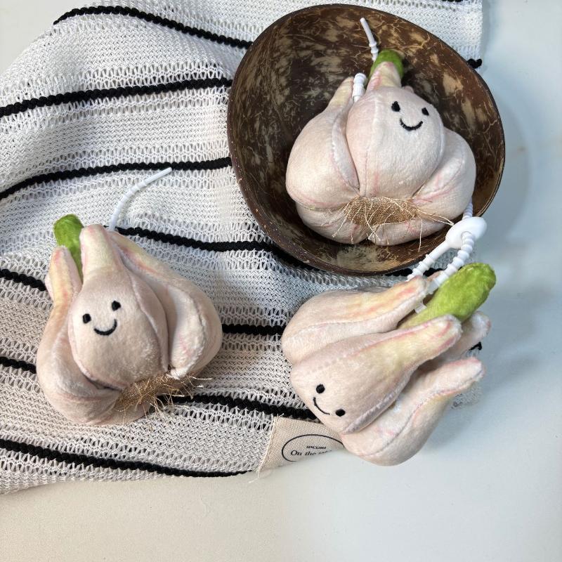 Stuffed Garlic Toy Cute Cartoon Garlic Plush Keychain Soft Stuffed Garlic Pendant For Bags Backpacks Adorable Mini Toy For Kids one size