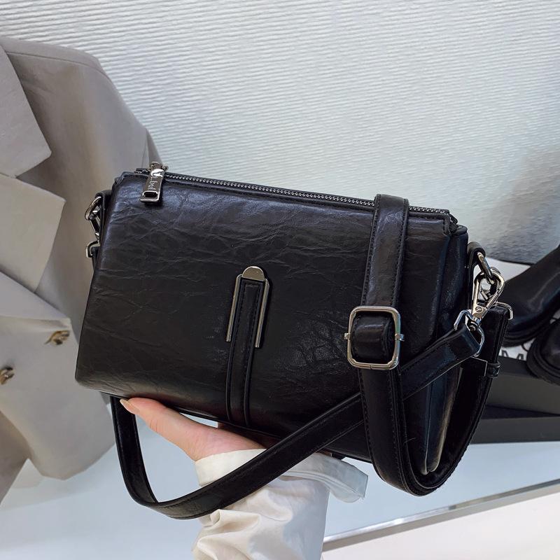 

Женская сумка новая мягкая кожа простая маленькая квадратная сумка большая вместимость модная сумка для мамы портативная на плечо сумка-мессенджер чёрный