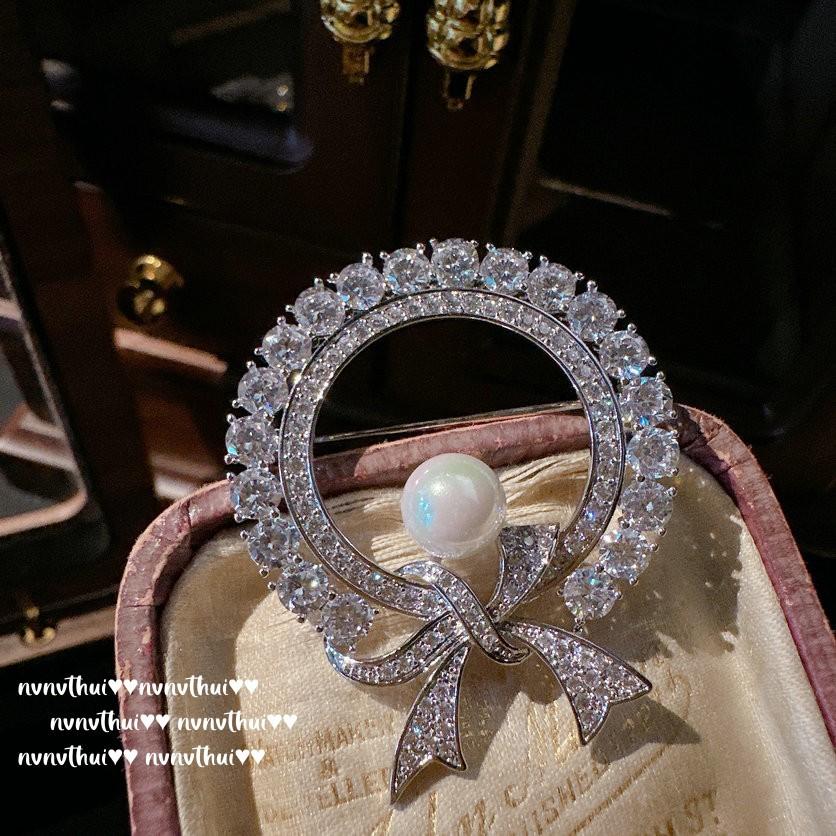 Secret Realm Bright Butterfly Flying Gem Brooch, Galaxy Bright, 18K Gold Plated, Wreath Bow Zircon Brooch