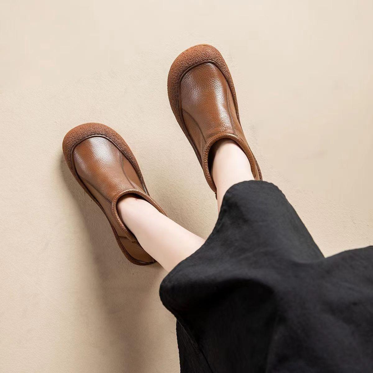 

2024 autumn and winter new warm short boots fashionable beef tendon soft sole soft surface high top non-slip Martin boots women s shoes 40