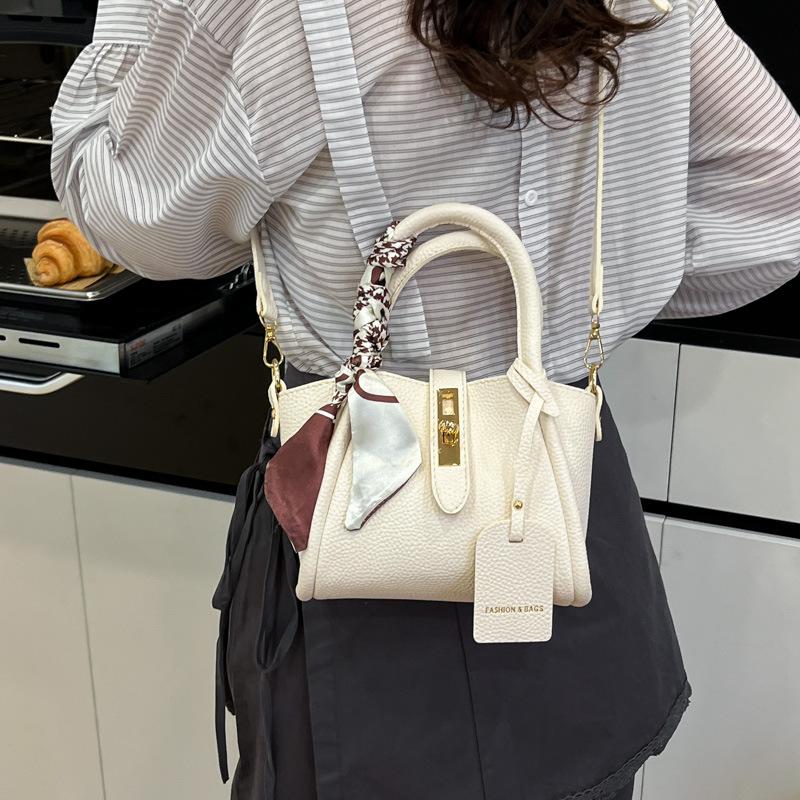 Premium sense retro small bag women's 2025 new spring and summer versatile messenger bag fashion super fire portable bucket bag