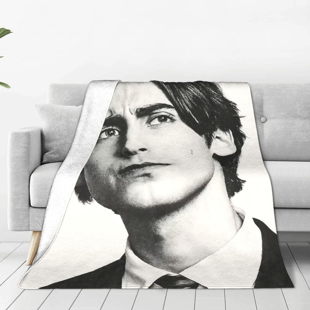 Aidan Gallagher Blanket Portable Fleece Sofa Throw Blanket for Home Bedroom Office Throws Bedspread Quilt