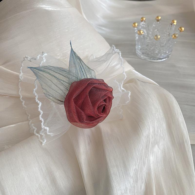 

Сетчатое кружевное покрытие на запястье, браслет-роза, легкая роскошь, высокое чувство моды, изысканный браслет, новые универсальные украшения для женщин