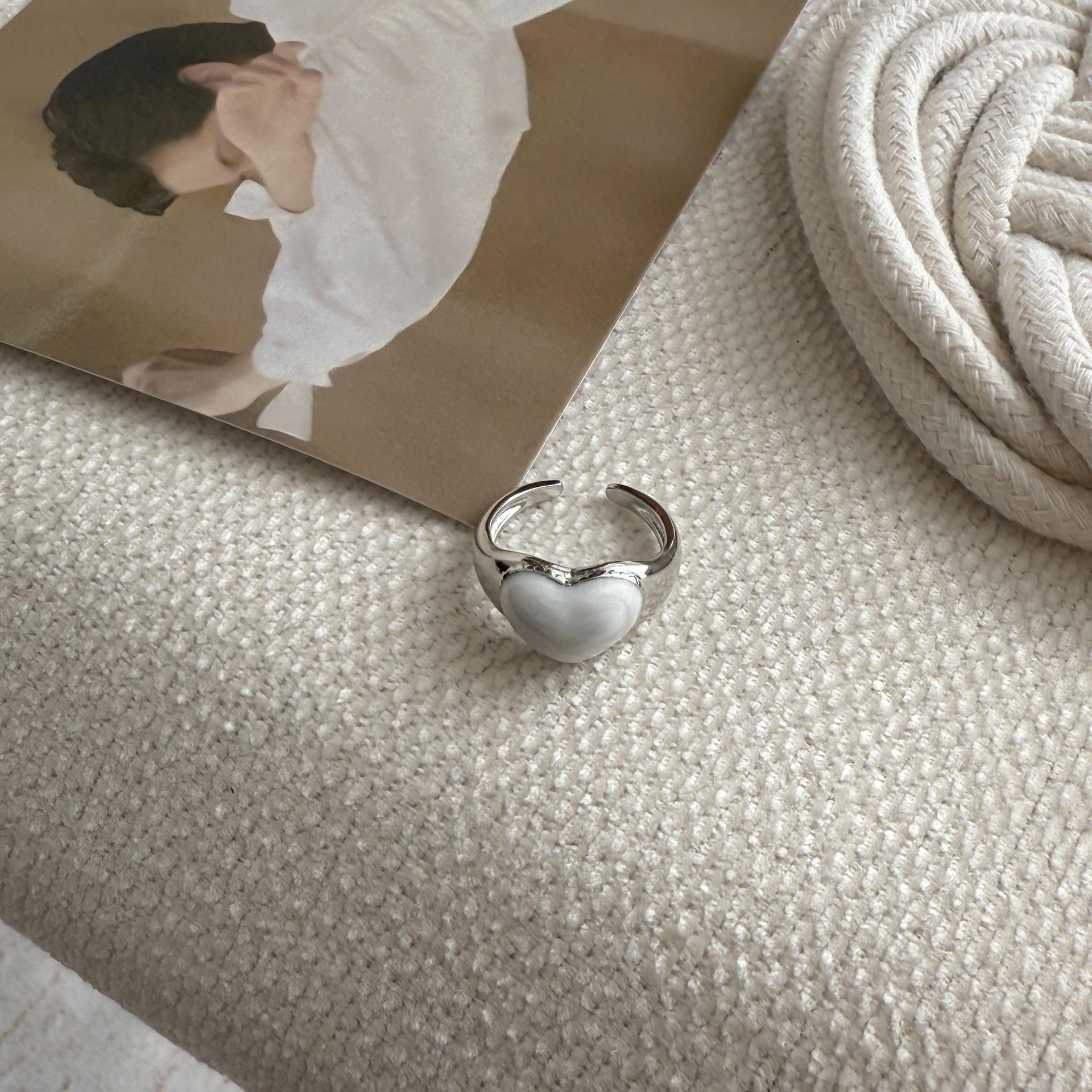 Korean Blogger Style Black & White Heart Drip Oil Ring - Simple, Versatile Stackable Index Finger Ring for Women
