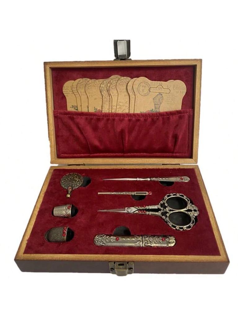 Vintage Sewing Kit European Style Antique Embroidery Scissors Set Portable Sewing Tool Storage Box with Needles Scissors