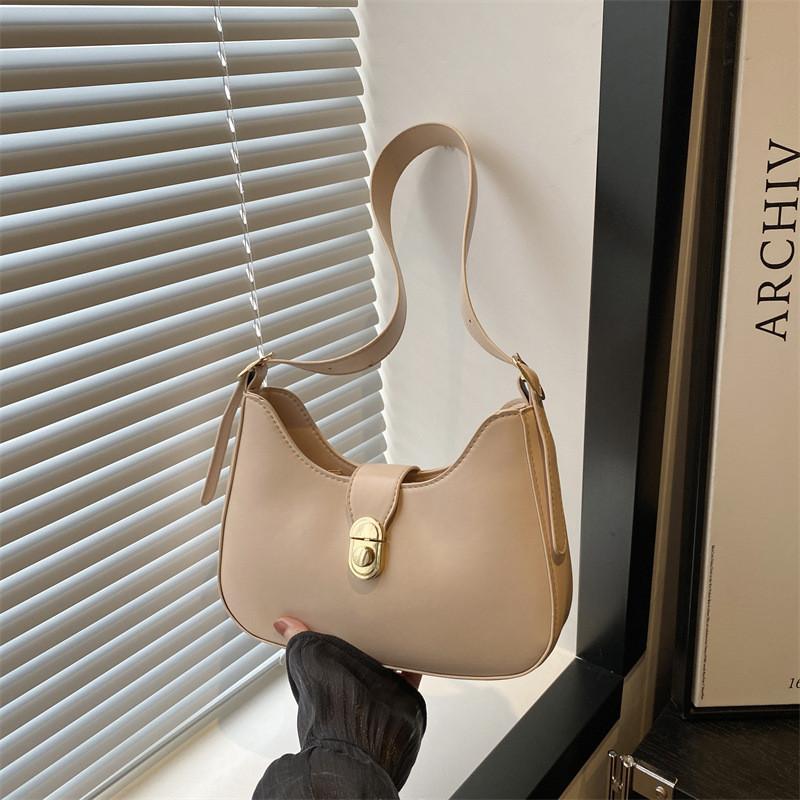 Fashionable Pu Material Crescent Handbag For Women With Stylish Street Vibe