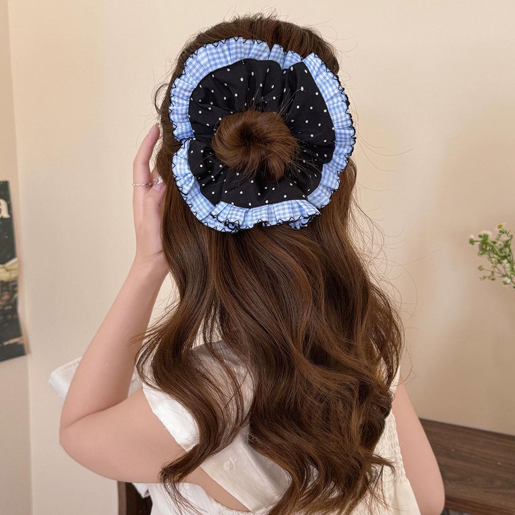 Elegancka niebiesko-biała gumka do włosów w kropki z koronkowym wykończeniem, słodka tkanina na gumce do włosów, wzór drukowany, idealna jako stylowy dodatek do włosów