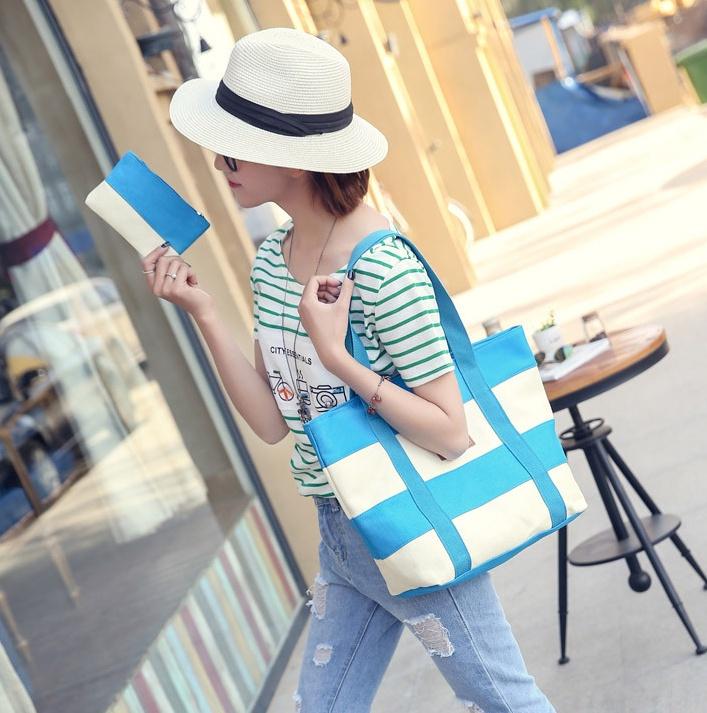 Classic And Stylish Canvas Shoulder Bag For Women With Versatile Design
