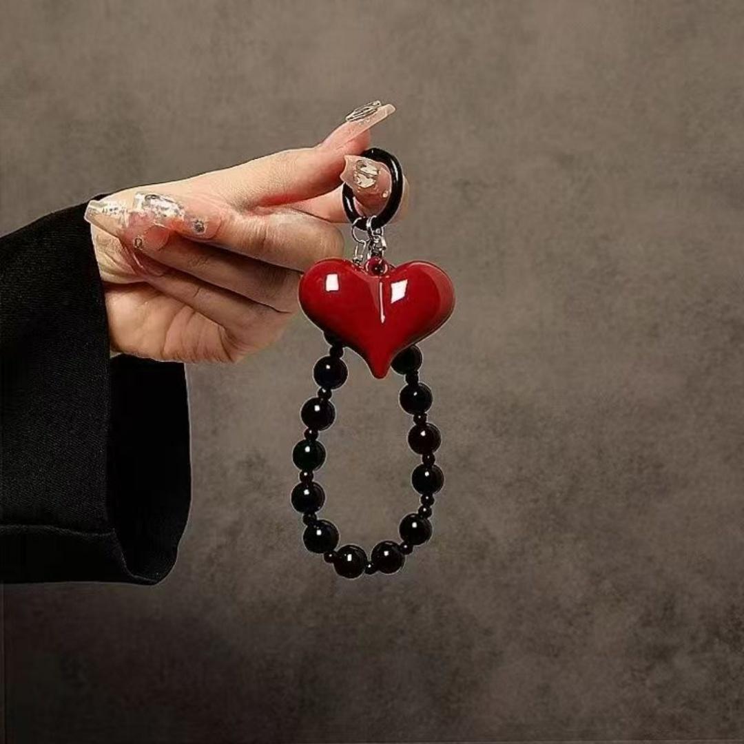 

Personalized creative red heart-shaped beaded mobile chain with an ins style, sweet and cool vibe, heart-shaped pendant for ke