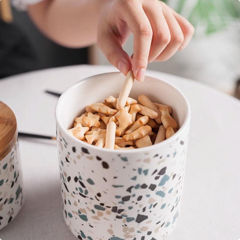 Scandinavian ceramic jars sealed jars for food storage seasoning boxes grain storage containers dried fruit coffee candy jars