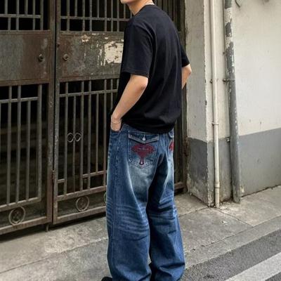 Mens High-Waisted Wide-Leg Denim Pants With Embroidered Curved Dagger Design Relaxed Fit Casual Wear
