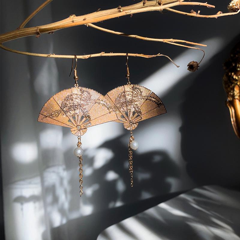 Vintage Chinese Fan Earrings: Swinging Hanfu Tassel Ear Hooks for Women