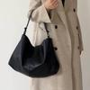 A Minimalist Leather Tote Bag with All-leather Inside and Out, a Large-capacity Single-shoulder Portable Commuter Bag for Women