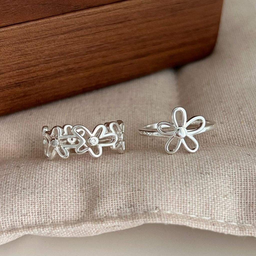 Sweet Hollow Adjustable Flower Ring for Women - Trendy, Simple Niche Design for Index Finger