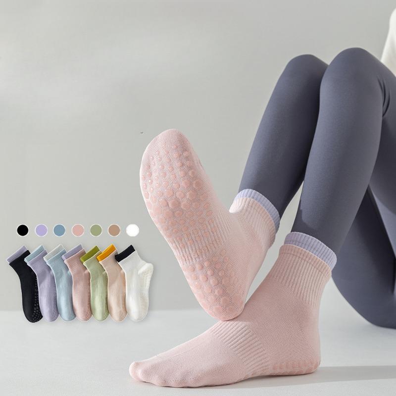 

5 Pairs Cotton Yoga Socks Women Silicone Non-slip Mid-calf Socks Fitness Dance Pilates Floor Socks Boneless Short Socks 5 pairs світло-фіолетового кольору